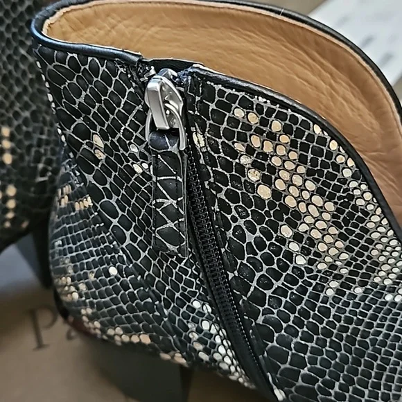 *SOLD* Paolo Westly Black Platinum Snake Print Leather Booties, size 6, NEW, NWB - Picture 3 of 16